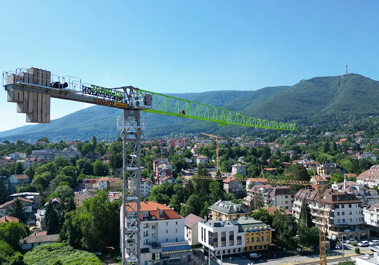 Още един кулокран ZOOMLION в действие. Още един клиент, доверил се на ZOOMLION и ИЗОТЕХ ГРУП ЕАД.